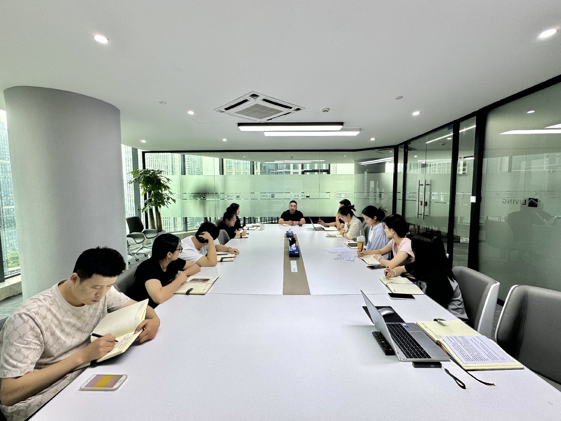 年中会议.jpg